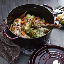 Učitajte sliku u preglednik galerije, Cocotte lonac od lijevanog željeza Staub 26 cm crni