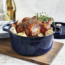 Učitajte sliku u preglednik galerije, Cocotte lonac od lijevanog željeza Staub 26 cm crni