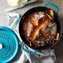 Učitajte sliku u preglednik galerije, Cocotte lonac od lijevanog željeza Staub 28 cm crni