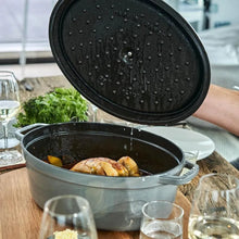 Učitajte sliku u preglednik galerije, Cocotte lonac od lijevanog željeza Staub 29 cm ovalni sivi