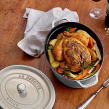 Učitajte sliku u preglednik galerije, Cocotte lonac od lijevanog željeza Staub 29 cm ovalni sivi