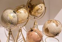 Učitajte sliku u preglednik galerije, Dekoracija globus stojeći Gold 13x33 cm