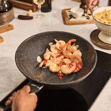 Učitajte sliku u preglednik galerije, Ballarini wok tava Vipiteno keramika 28 cm
