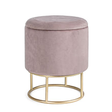 Učitajte sliku u preglednik galerije, Taburei i klupe su najpopularniji detalj u opremanju enteriera u 2020 godini. Osim funkcije koju imaju kao pomoćna mjesta za sjedenje, taburei i klupe imaju dekorativni karakter u svakom prostoru. Pliš i metalni detalji kao i precizna završna obrada daju im dodatnu dozu elelgancije.
Taburei i klupe iz kolekcija Polina i Pavlina imaju prostor za odlaganje.