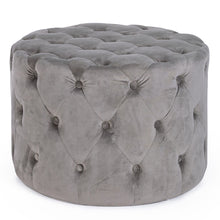 Učitajte sliku u preglednik galerije, Taburei i klupe su najpopularniji detalj u opremanju enteriera u 2020 godini. Osim funkcije koju imaju kao pomoćna mjesta za sjedenje, taburei i klupe imaju dekorativni karakter u svakom prostoru. Pliš i metalni detalji kao i precizna završna obrada daju im dodatnu dozu elelgancije.