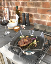 Učitajte sliku u preglednik galerije, Staub American grill tava 30 cm
