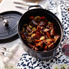 Učitajte sliku u preglednik galerije, Cocotte lonac od lijevanog željeza Staub 29 cm ovalni sivi
