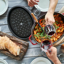 Učitajte sliku u preglednik galerije, Cocotte lonac od lijevanog željeza Staub 29 cm ovalni sivi
