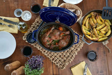 Učitajte sliku u preglednik galerije, Cocotte lonac od lijevanog željeza Staub 31 cm ovalni crni
