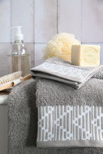 Učitajte sliku u preglednik galerije, Peškir Sora smeđi 30x50 cm
