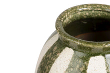 Učitajte sliku u preglednik galerije, Vaza Stripe Green 21x35 cm

