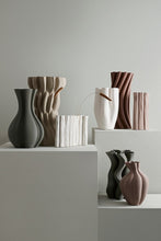 Učitajte sliku u preglednik galerije, Vaza Hayle terakota 31h cm
