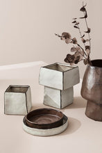 Učitajte sliku u preglednik galerije, Dekorativna posuda Pavlos bijela S
