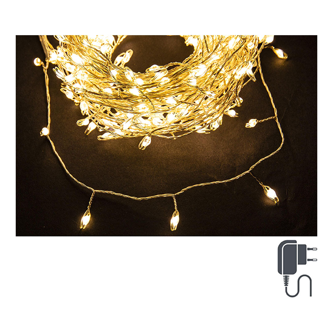 Prozirni kabal sa 300 led lampica veličine 5mm sa razmakom 5 cm, toplo svijetlo, ukupna dužina kabla sa lampicama 15 m, kabal za struju dodatnih 3 m. Sa 12V-9W transformatorom, za unutrašnje i vanjsko korištenje. Lampice imaju 8 funkcija sa memorijom. Dimenzija: Materijal: Boja: