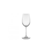 Učitajte sliku u preglednik galerije, Vinske čaše Magnum katakteriše kombinacija visoke elegantne stope i otpotnog stakla. Ove čaše na idealan način ističu izgled i ukus vina.
Dimenzija: 180 ml
Materijal: staklo
